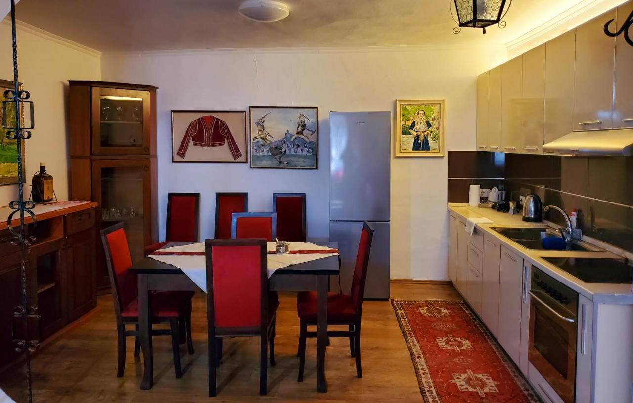 Unique Traditional House, Hosted By J&G Tirana Exterior foto