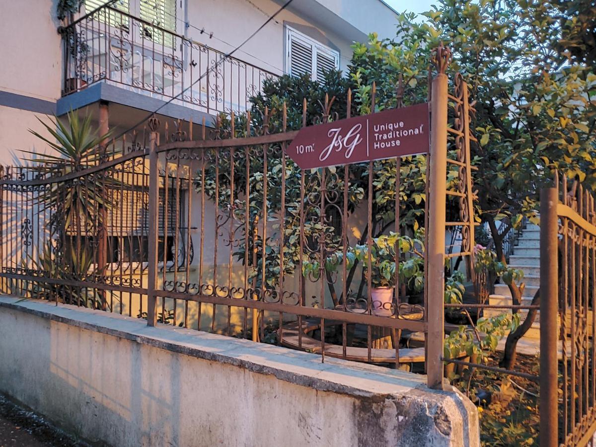 Unique Traditional House, Hosted By J&G Tirana Exterior foto